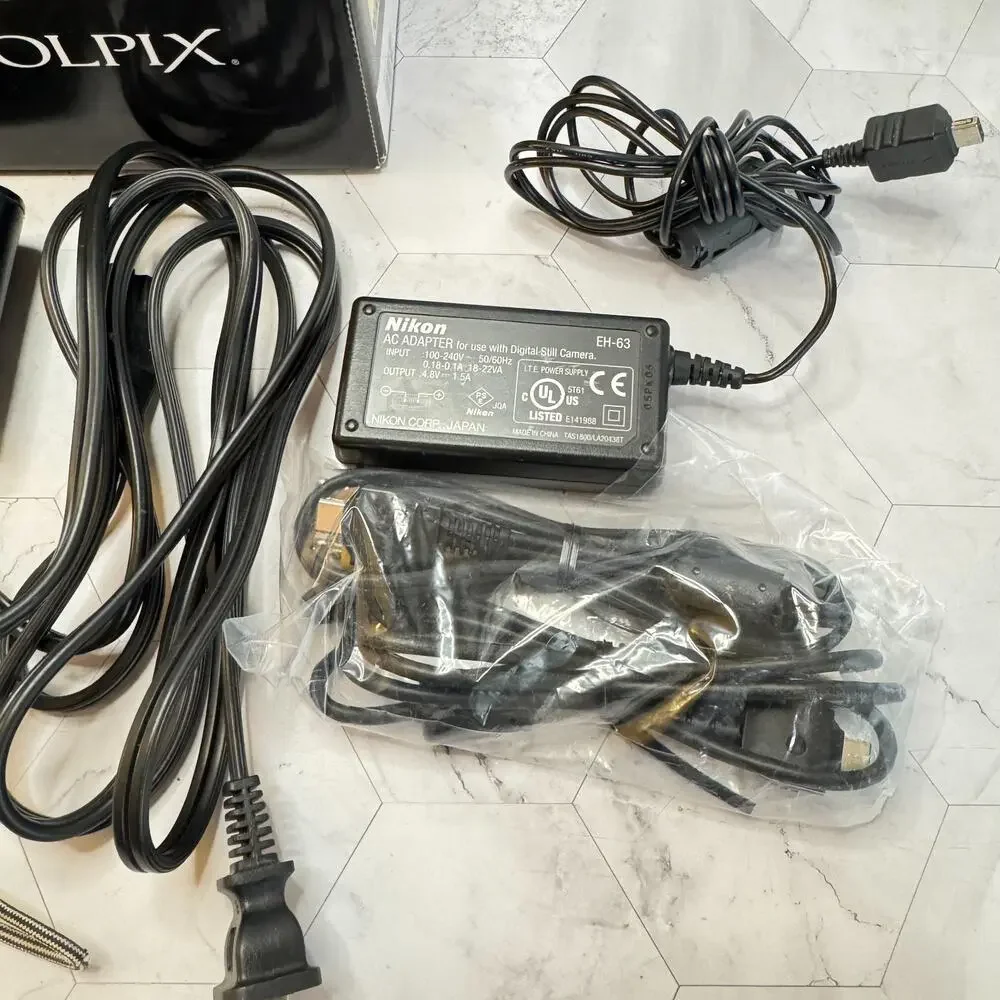 Nikon Coolpix S52C 9MP Digital Camera Complete in Box Charger Case Cords in EUC